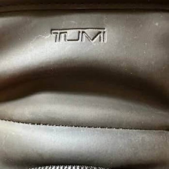 TUMI Boston Ballistic Nylon Duffle Bag Carry On Black 525C (Like New) - Picture 4 of 8